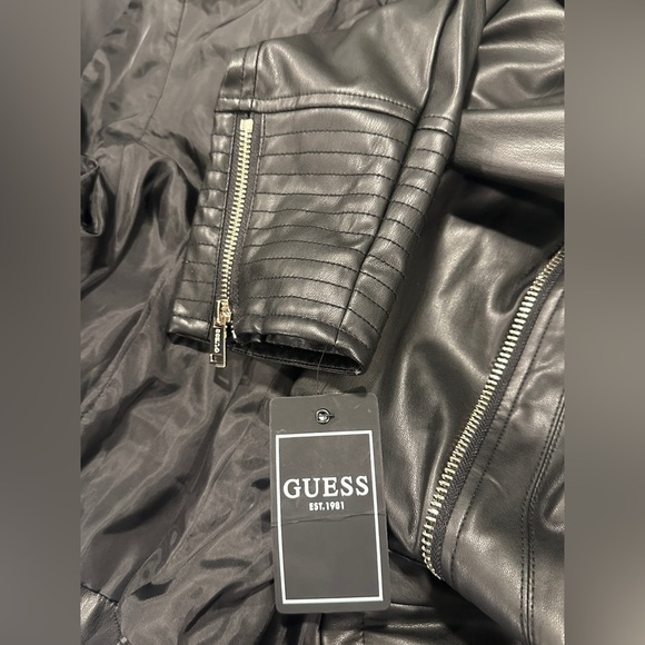 🆕 Guess Women's Faux-Fur Trim Faux- Leather Asymmetric Belted Jacket Small - Picture 8 of 8